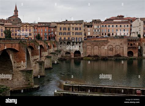 The Pont Vieux in Albi Stock Photo - Alamy