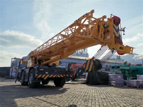 Xcmg Brand Rough Terrain Crane Xcr L Ton Mobile Crane For Sale