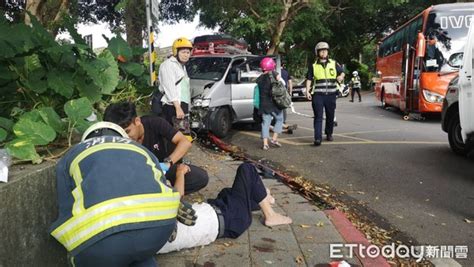 快訊／陽明山仰德大道嚴重車禍！國安局前「小巴、機車撞一團」 7人輕重傷 Ettoday社會新聞 Ettoday新聞雲