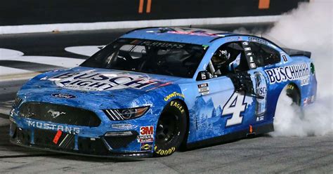 Harvick Bate Kyle Busch Em Bristol E Vence Pela Nona Vez Na Temporada