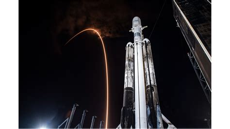 SpaceX Falcon 9 rocket soars over Falcon Heavy in gorgeous launch photo ...