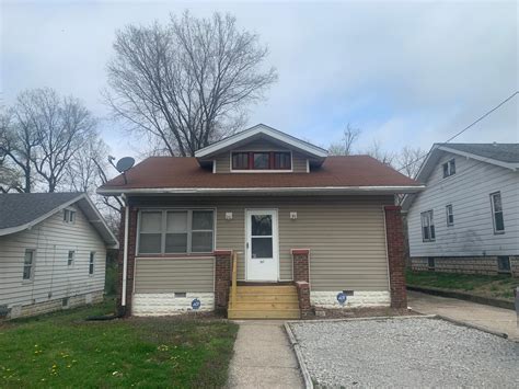 1102 Brown St, Alton, IL 62002 - See Est. Value, Schools & More