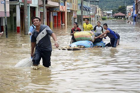 Se Estima Que Al Menos Personas Han Sido Evacuadas En Ecuador