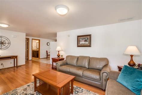 MIDTOWNER MOTEL - Updated January 2025 - 48 Photos & 24 Reviews - 721 E Woodin Ave, Chelan ...