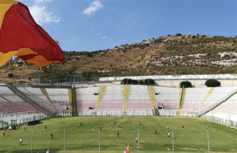 Messina Uno Stadio Nel Pallone Caos Sul Franco Scoglio