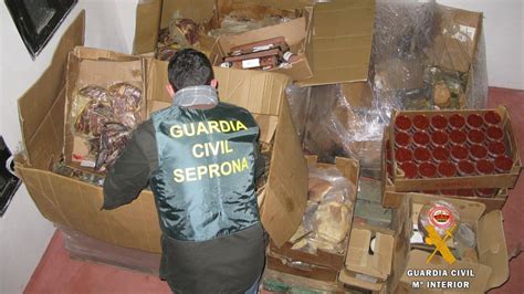 La Guardia Civil Inmoviliza En La Alberca Una Tonelada De Productos