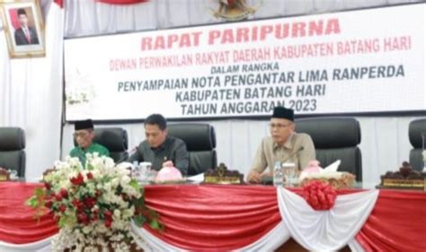 Rapat Paripurna DPRD Batanghari Tentang Penyampaian Nota Pengantar