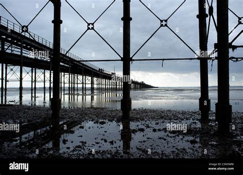 Southend Pier, Southed-on-Sea, Essex, England. The pier is the longest in the world at 1.25 ...