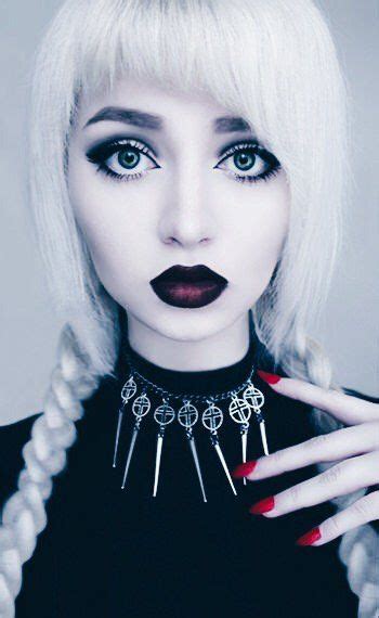 Grunge Makeup Ideas For A Bold And Edgy Look Gothic Makeup Goth