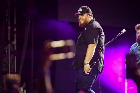 Luke Combs Announces The Growin Up And Gettin Old Tour Holler