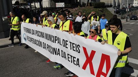 Vecinos De Teis Reclaman La Reforma De La Piscina Municipal Destruida