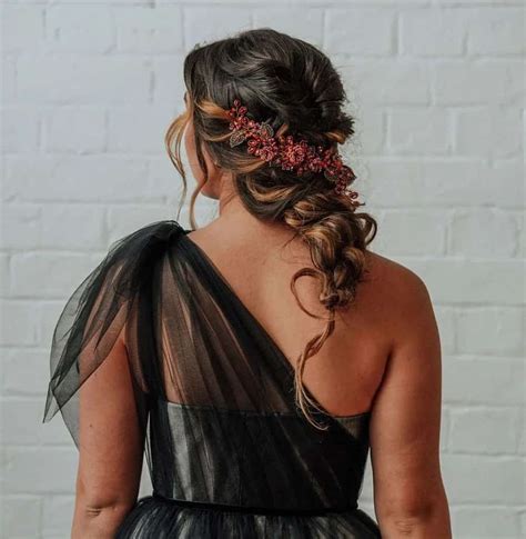 Most Amazing Hairstyles For One Shoulder Dresses Hairstyle Camp