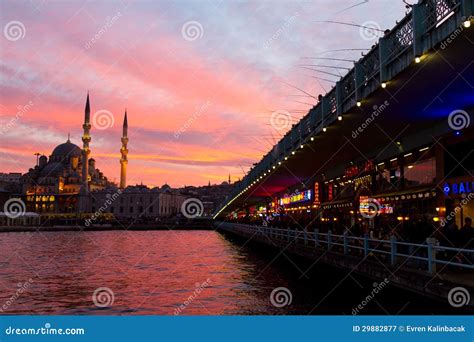 Ponte De Galata E Mesquita Nova De Eminonu Istambul Turquia