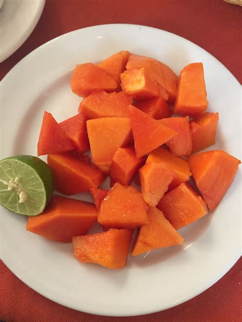 Porción de fruta 1 taza de papaya partida Desayunos con fruta