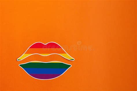 Labios De Arco Iris En Lgbt Sobre Fondo Naranja Imagen De Archivo