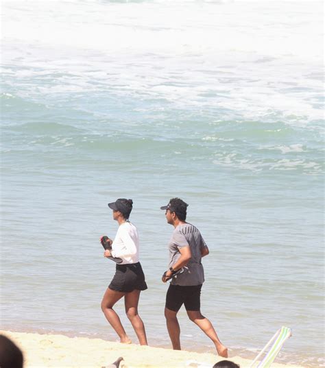 Ap S Corrida Maju Coutinho Beija Marido Na Praia Mh Celebridades E Tv