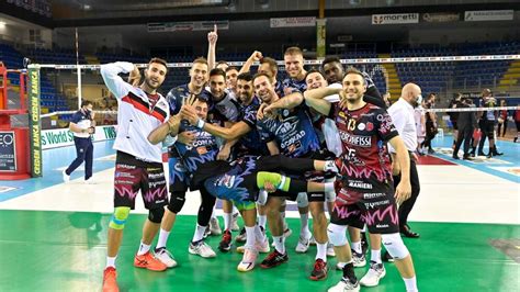 Volley Superlega Sir Safety In Festa Per La Vittoria A Civitanova