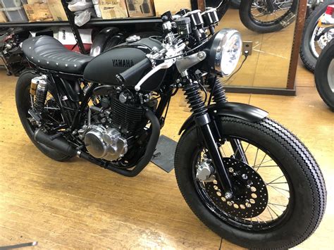 SR400ーⅢ カフェレーサーカスタムの御紹介 slowridetokyo