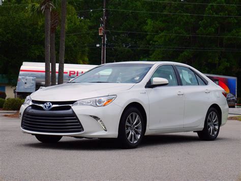 2016 Toyota Camry Hybrid Review