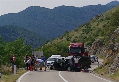 Saobraćajka u Popovom polju Sudarili se pežo i kombi Hercegovina Press