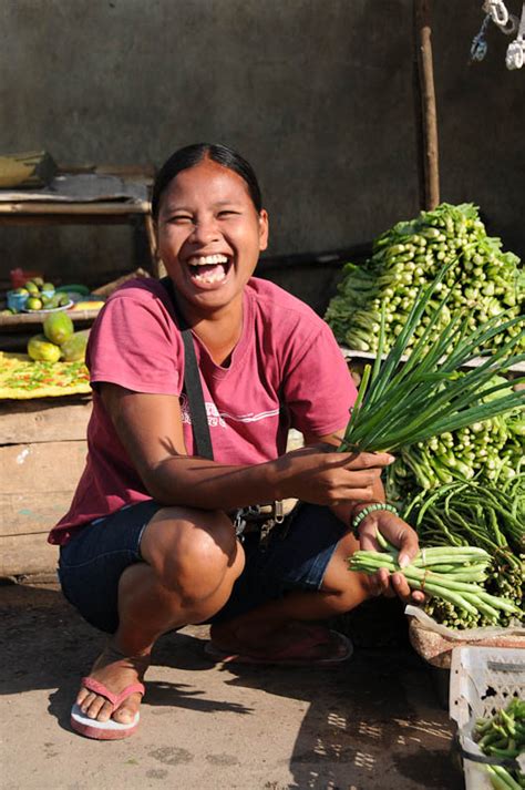 Indonesien Sumba Insel Waikabubak Marktfrau Reisebericht Wo