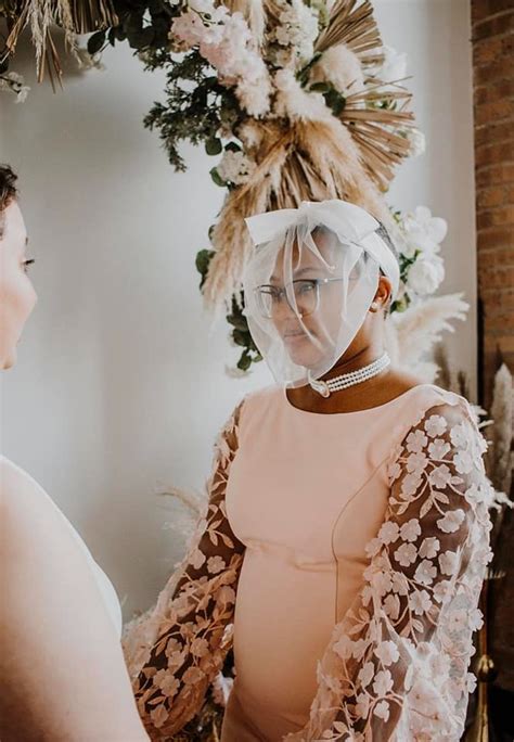 How To Wear A Wedding Veil With Short Hair Or No Hair • Offbeat Wed Was Offbeat Bride