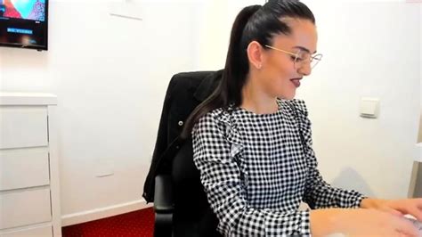 Brunette Solo Honey Shows Her Masturbating Skills At DrTuber