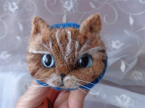 Needle felting cat face / /Handfelted tabby blue eyes cat