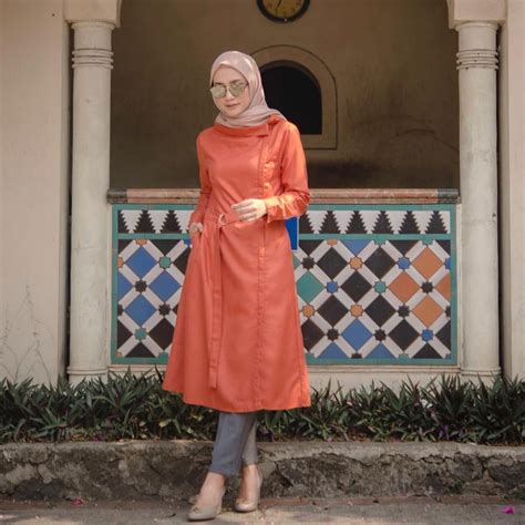 10 Inspirasi Ootd Hijab Dengan Tunik Ala Mega Iskanti Mudah Ditiru