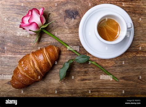 Kaffee Und Croissant Fotos Und Bildmaterial In Hoher Aufl Sung Alamy