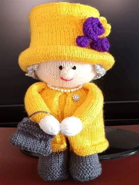 Pin By Rodica Georgescu On Queen Elisabeth II Knitted Dolls Free