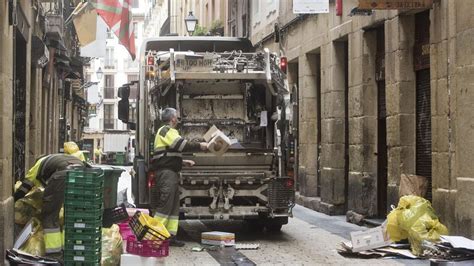 11 toneladas de basuras recogidas en el centro de Donostia por el Día