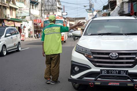 Dishub Kota Jogja Ancam Cabut Izin Surat Tugas Juru Parkir Nakal Jpnn