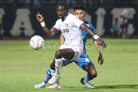 Persik Kediri Melawan Persib Bandung Antara Foto