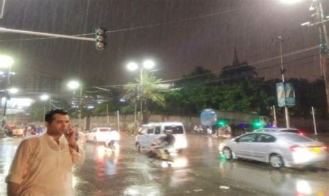 Overnight Rainfall Causes Waterlogging More Rain Predicted In Karachi