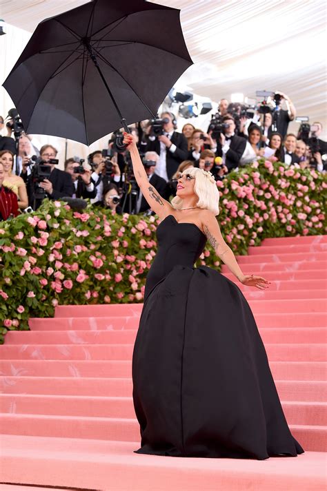 MET Gala 2019 Famosos Apostam Em Looks Extravagantes E Curiosos No