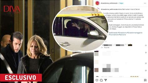 Anna Falchi Paparazzata Con Andrea Crippa Vice Di Salvini Si Baciano