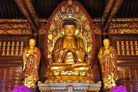 Statues inside Mahavira Hall at Daci’en Temple in Xi’an, China - Encircle Photos