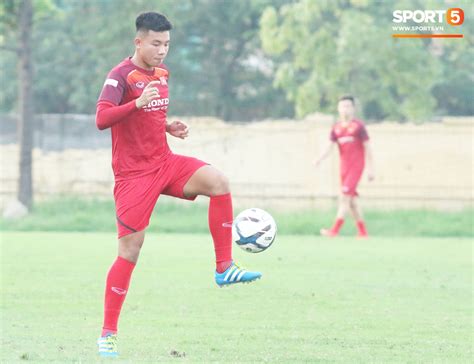 Hot boy Việt kiều chưa thể tập luyện xót xa nhìn hàng loạt cầu thủ U23 Việt Nam chấn thương