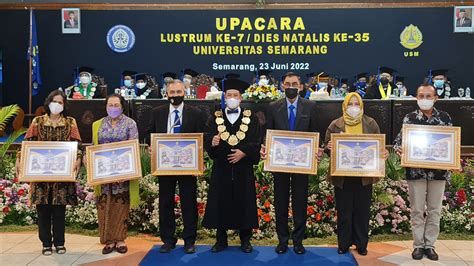 Peringati Lustrum 7 Dr Supari Beri Penghargaan Pada Pendiri USM