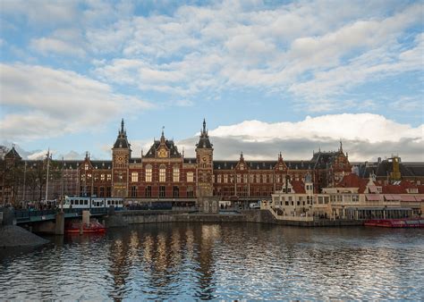 Amsterdam Centraal Station : r/CityPorn