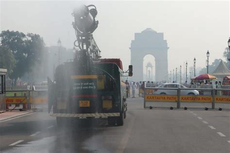 Delhi Air Quality Delhis Air Quality Remains In Very Poor Category Smog Blankets City