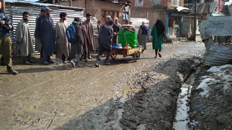 Pattan village in Baramulla suffers poor infrastructure - Kashmir Indepth