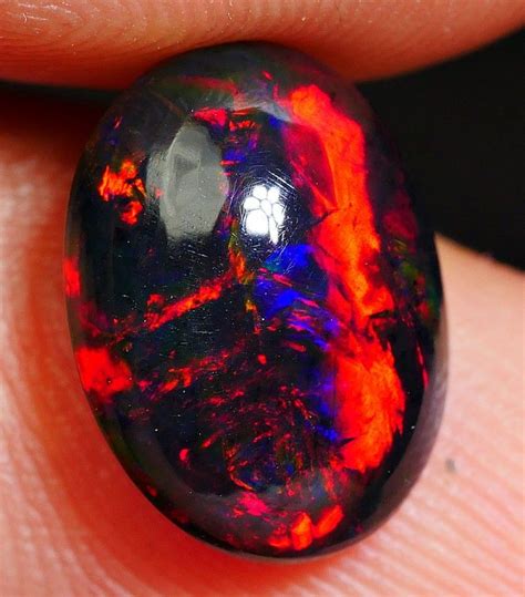 220 Crt Gorgeous Smoked Red Lava Fire Beauty Color Welo Opal