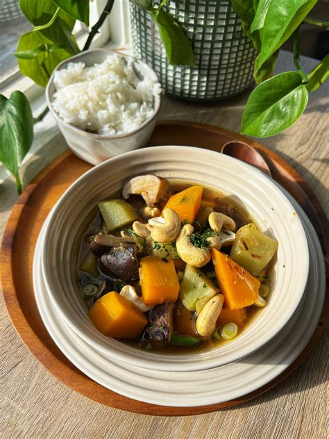 Vietnamese-inspired Kabocha Soup - Tiff Loves Tofu