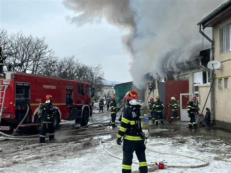 Incendiu De Propor Ii La Un Depozit De Echipamente Ma Ini I