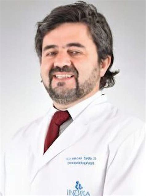 Dr Lorenzo Tapia A Wam Center En Santiago