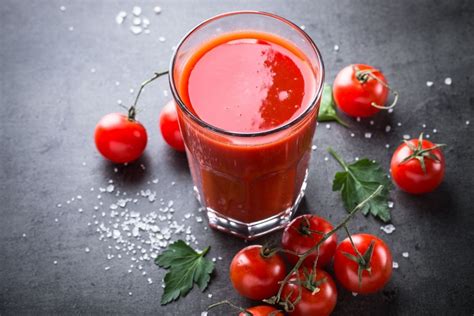 Receita de suco de tomate cru aprenda a fazer e conheça os benefícios