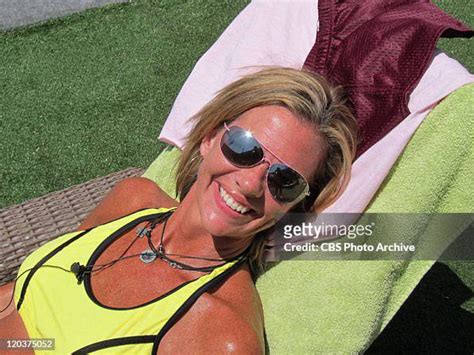 Hot Sexy Shelly Moore Bikini Pics