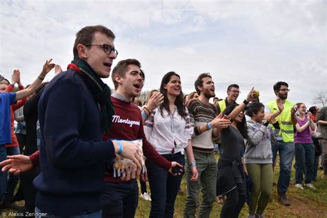 Album Photos Du P Lerinage De Chartres Des Jeunes D Le De France